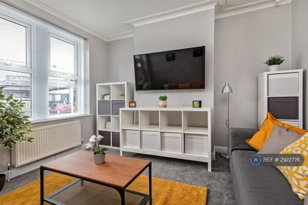 1 bedroom in a house share to rent - Photo 2