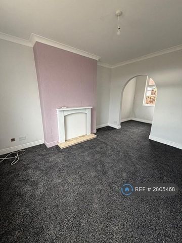 3 bedroom end of terrace house to rent - Photo 3