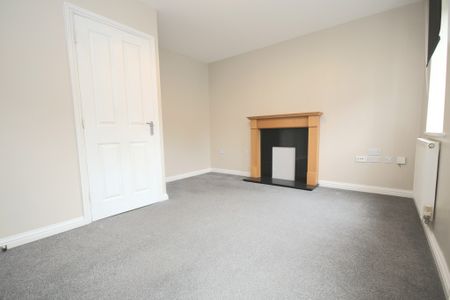 4 bedroom Town House to let - Photo 3