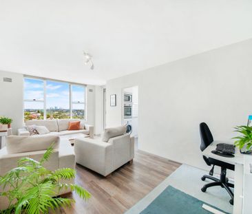 Renovated Fully Furnished Apartment with Stunning Middle Harbour Views - Photo 4
