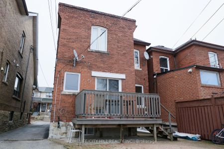 Detached Home For Lease | W8127082 - Photo 4