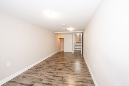 **ALL INCLUSIVE** 2 Bedroom Lower Unit in the North End!! - Photo 5