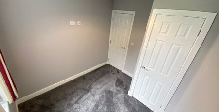 Flat B, Cross Green Crescent, Leeds, LS9 0DD - Photo 2