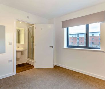 A modern two bedroom apartment with balcony & off-street parking - Photo 3