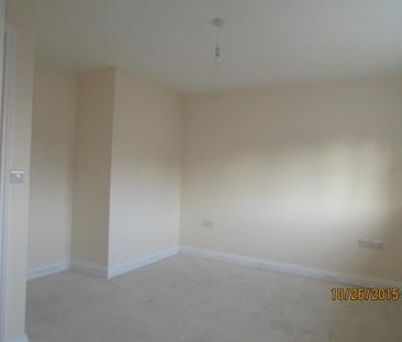 2 bedroom semi-detached house to rent - Photo 2