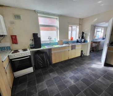 1 bedroom in a house share to rent - Photo 4