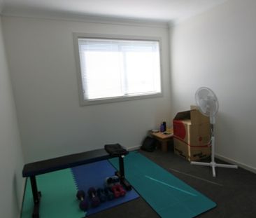 Fantastic 3 Bedroom Home - Photo 6