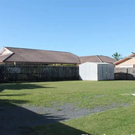 Beaconsfield - Photo 3
