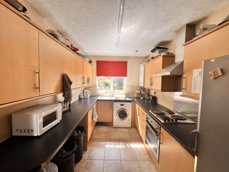 1 bedroom in a house share to rent - Photo 5