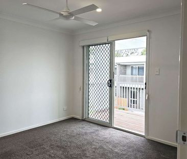 AVAIL 13/11/26-3 BEDROOM 2 BATHROOM TOWNHOUSE WITH DUCTED AIR - Photo 3