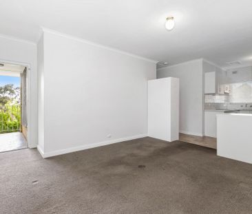 Modern unit in Torrens Park - Photo 3