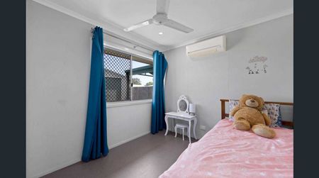 FAMILY HOME WITH POWERED DOUBLE BAY SHED - Photo 5