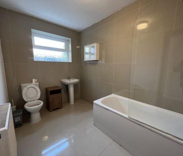 8 bedroom semi-detached house to rent - Photo 1