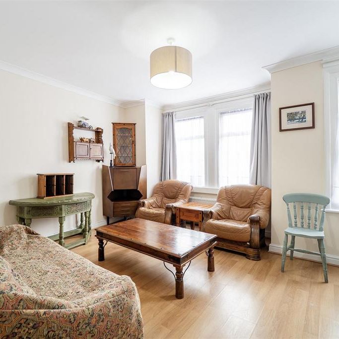 5 bedroom end of terrace house to rent - Photo 1