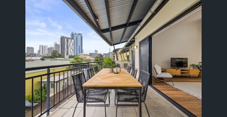 Outstanding Top Floor Furnished Apartment with City Views! - Photo 3