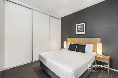 Stylish 1 Bedroom Furnished Apartment with Electricity and Water Included in Rent! - Photo 4