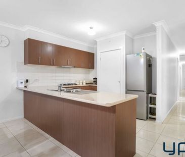 Stylish Family Living in the Heart of Moorookyle Estate !! - Photo 6