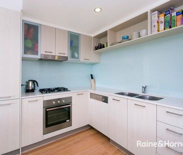 Modern, Partly Furnished, Great Location walk to UQ - Photo 1