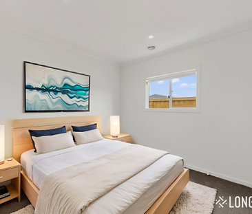 Modern Family Living In Beveridge - Photo 4