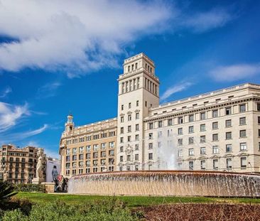 Ronda de la Universitat, Barcelona, Catalonia 08007 - Photo 3