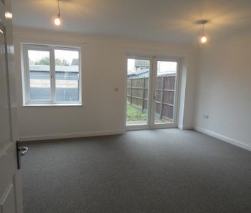 3 bedroom semi-detached house to rent - Photo 1