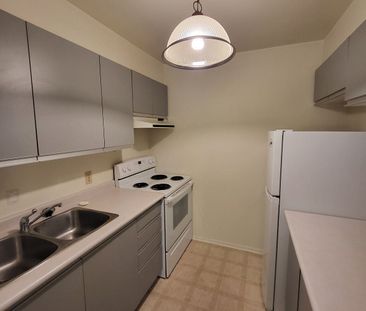 270 Brittany Drive, Vanier North, Ottawa, ON - Photo 3