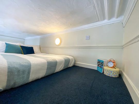 Flat 8, 223 HYDE PARK ROAD Leeds - LS6 1AH - Photo 1