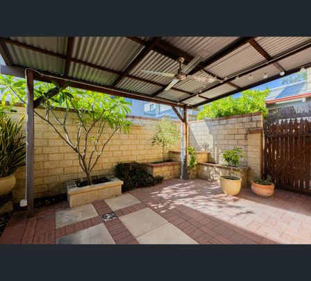 2/7 Rawlins Street, Glendalough, WA 6016 - Photo 1