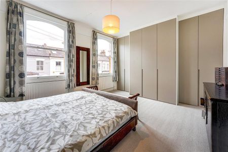 6 bedroom end of terrace house to rent - Photo 2