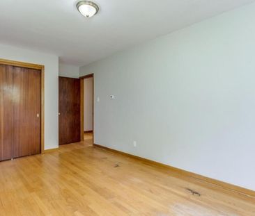 55A Kennedy Drive – 1 CHARMING BRIGHT 3 BEDROOM UNIT LEFT AVAILABLE NOW! - Photo 6