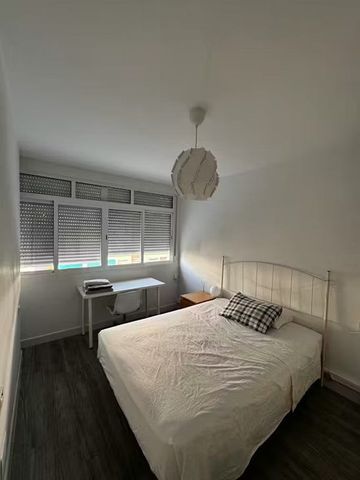 Calle Magistrado Salvador Barbera, Málaga, Andalusia 29010 - Photo 2