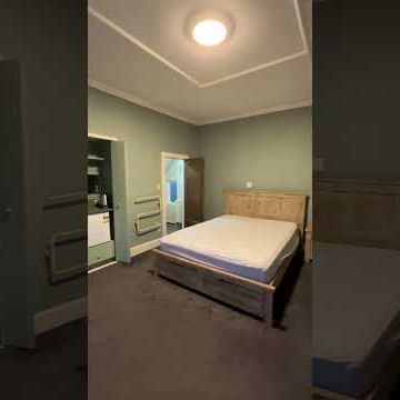 Spacious Fully Furnished Ensuite Room - Photo 1