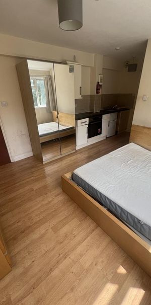 Studio to rent - Photo 1