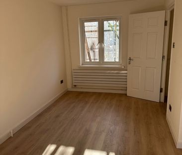 Studio Flat, Fenman Gardens, IG3 - Photo 3
