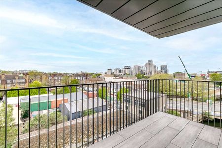 A wonderful two bedroom apartment located in the sought after Ram Quarter - Photo 2