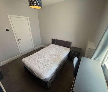 One Room In Student House Swan Road, Gloucester, GL1 - Photo 4