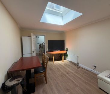 Room in a Shared House, Beddington Terrace, CR0 - Photo 2