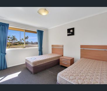 Coastal Living in a Secure 3-Bed Apartment - Photo 5