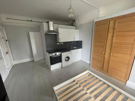 Studio to rent - Photo 2