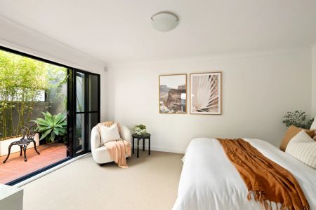 A leafy oasis in a modern boutique complex - Photo 3