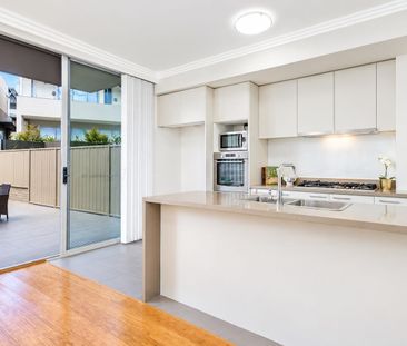 Luxury Entertainer with Peaceful Garden Views - Photo 3