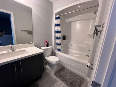 For Lease - 60 Aquarius Crescent, Hamilton, Ontario - Photo 3