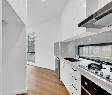 Space, Style & Convenience in a Premium Locale - Photo 5