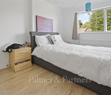3 bedroom end of terrace house to rent - Photo 4