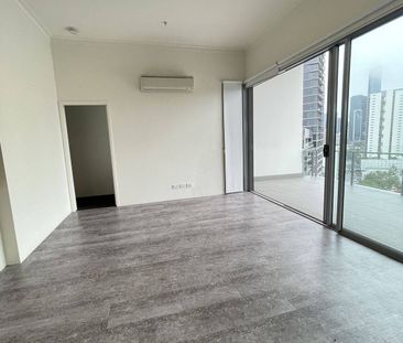 Unfurnished Premium 2-Bedroom, 2-Bathroom Apartment with 1 Car Park - Photo 1