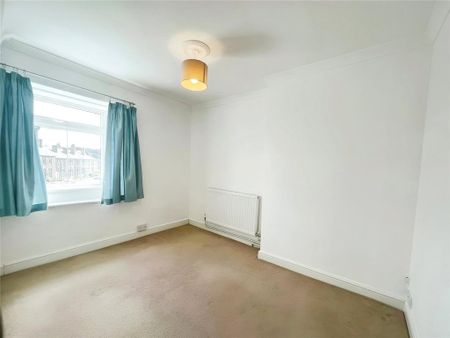 2 bedroom end of terrace house to rent - Photo 2