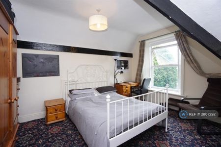 3 bedroom flat to rent - Photo 2