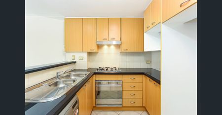 NEW LISTING - 1 bedroom apartment with lock-up garage - Available 28th October $760 per week- Call to make an appointment - Photo 3