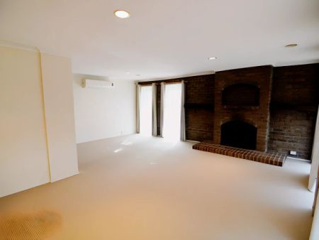 3 Bed, 1 Bath - Photo 2