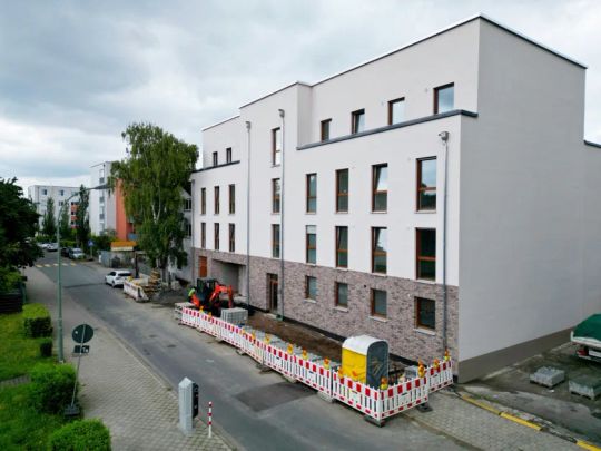 Neubau Erstbezug - Helle 3-Zimmerwohnung mit Loggia - Photo 1